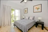 Playa Turquesa E-401 Premier Beachfront Ocean View Penthouse/50mbps Wifi - 3-Star
