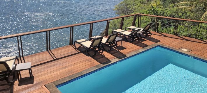 STUNNING OCEANFRONT PENTHOUSE 2Bd/2Ba *Fully Renovated, Pool * Poipu Palms Koloa コロアのホテル