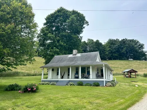 Escape to your cozy Mars Hill Cottage, near Asheville