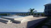 Steps to Sand & Sea - Oceanfront Condo with Pool in Quiet Cayman Kai/Rum Point - Swimmingpools