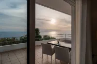 Casa Oliva-Panorama: Large designer apartment, fantastic views, heated pool