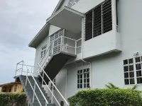 2 Bedroom Suite -Residential area, easy access to everywhere! Homeaway from Home Hotels in Choc