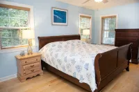 🏡Central Nags Head⛱ Walk to the Beach or Sound🐕‍🦺Dog Friendly🐶Fenced In Yard - Hot Tub