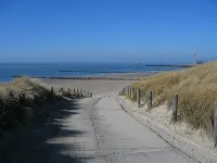 6 pers. Apartment, 3 sep. Sleeping room, 300 m v. Beach, constantly modernized and clean - Wifi