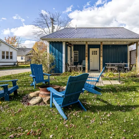 Sumner Sands Cottage. A Stylish 3BR Getaway – Walk to GOTL Strip