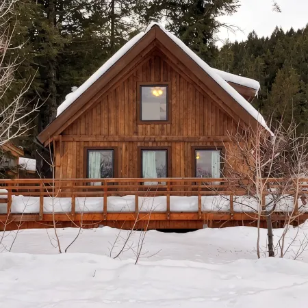 Cozy Woodland Escape: Scenic Cabin Retreat in Alpine, WY Hotels in Alpine