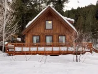 Cozy Woodland Escape: Scenic Cabin Retreat in Alpine, WY - Chalets