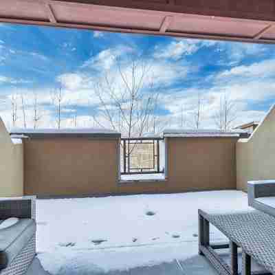 BEST VIEWS in Newpark Terrace! 2Bed/ 2Bath- Close to Skiing and walk to shops! Others