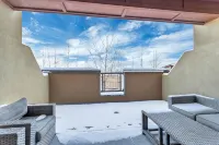 BEST VIEWS in Newpark Terrace! 2Bed/ 2Bath- Close to Skiing and walk to shops!