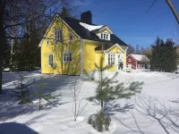 House on Hummel Bay in front of the archipelago and Skuleskogen National Park, High Coast Hotel di Ornskoldsvik