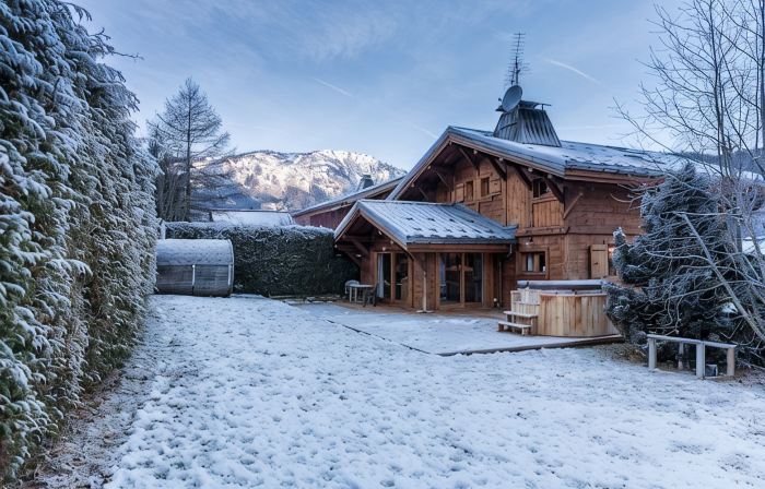 Luxurious Chalet | Hot Tub & Sauna | Mont Blanc Massif Views | Sleeps 10