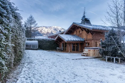 Luxurious Chalet | Hot Tub & Sauna | Mont Blanc Massif Views | Sleeps 10
