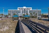 PENTHOUSE HIDEAWAY: BEACH LOVERS' ROMANTIC HAVEN - VIEWS to INFINITY! - Private Pools