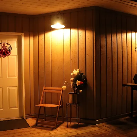 Cozy Home with Ocean and Mountain views. Family sized wth game room and deck