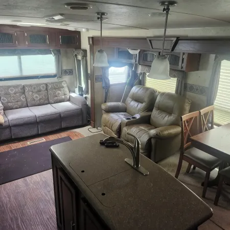 Camper sleeps 4 Located at Lake Cumberland State Park Entrance. Boat Ramp 3min