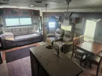 Camper sleeps 4 Located at Lake Cumberland State Park Entrance. Boat Ramp 3min - Wi-Fi