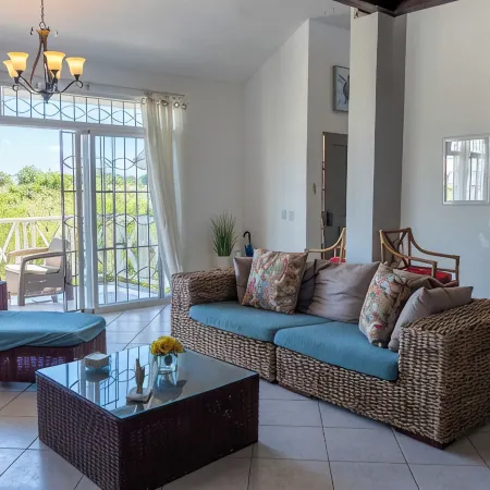 Luxury Beachside Apartment with Rooftop Terrace & Private Jacuzzi – Sleeps 6
