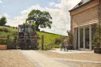 Luxury 2-Bed Cotswolds Barn with Private Hot Tub | Sleeps 4