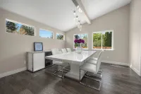 Luxury 8 beds Villa with Private Heated Pool & Resort Amenities