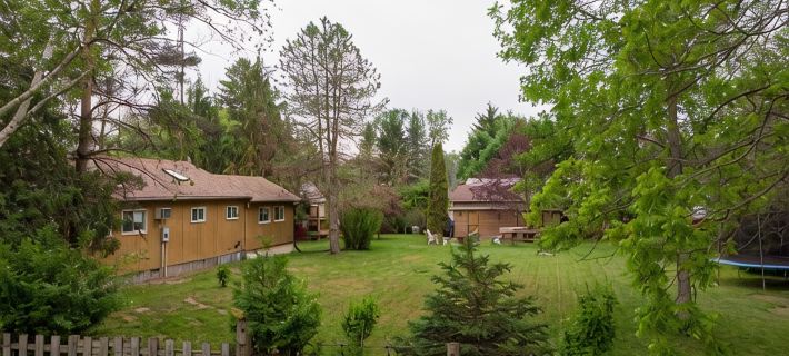 Port Franks 2 Bedroom Cottage With Double Wide Lot Hotels in Lambton County