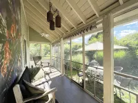 Fun Filmmaker's Bungalow wPool & Pro Screening Room - Wi-Fi