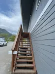 Back Beach Retreat - Car Rental Option