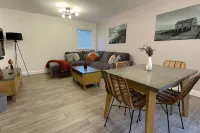 Harbourside, Luxury Two Bedroom Townhouse with Bike store – Sleeps 6