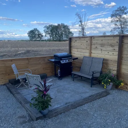 Newly renovated studio with farm and mountain view’s! 5 minutes to Jacksonville.
