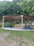 Creekside Retreat, 3 bedroom, Large parking, Picnic area. Across from Trail 14 - 3-Star