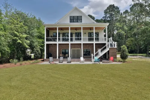Boots & suits lakehouse getaway - 3-Star