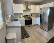 Spacious 4 bedroom cottage near Current River - Wi-Fi