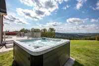 Sky High Chalet! Gorgeous home on 10+ acres with hot tub, 2 minutes to Wellsboro - 3 stjerner