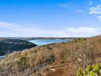 Gorgeous Lake House with Game Room featuring Breath-taking Views of Norfolk Lake - 4 tähden