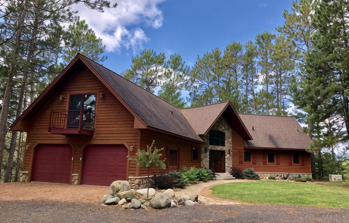 Beautiful Executive Lake Home on Peninsula with 657 ft Frontage, Dog Friendly