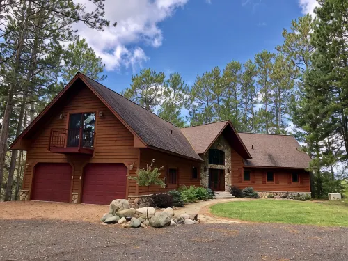 Beautiful Executive Lake Home on Peninsula with 657 ft Frontage, Dog Friendly - Wi-Fi