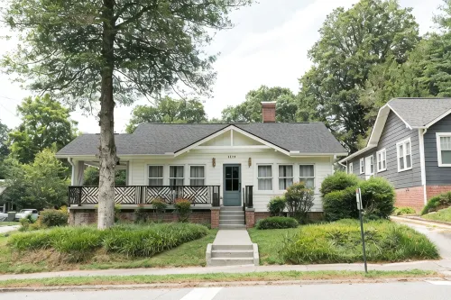Historic bungalow less than a mile from downtown on greenway trail - 4-Star