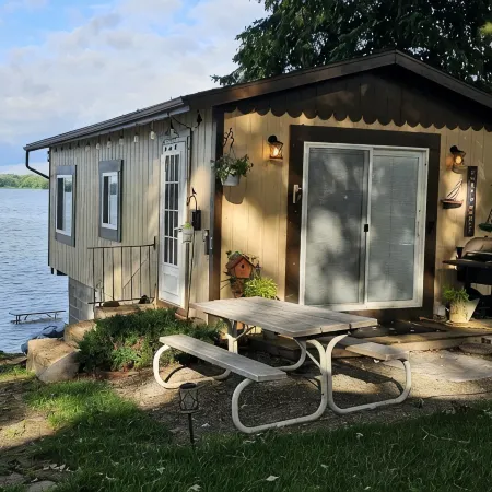 Super spacious cabin. Simple layout and great views overlooking the lake!