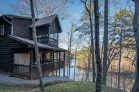 Beautiful Lake Front Log Cabin with Dock - 3-Star