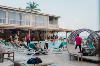 Love Beach Club Koh Samui - Infinity Pools