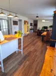 Tucked away on quiet street but short walk to Mahone Bay and all its amenities. - 3성급