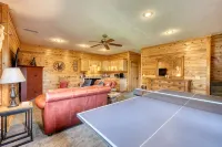 Secluded Mountain-Top Cabin with Stunning Sunset Views, Hot Tub and Fireplace