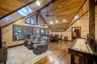 Trophy Buck Lodge - 5 bedroom + 5 ensuite bath Luxury Cabin - Centrally Located - Alphydda
