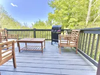 Luxurious country retreat for a family, couple or professional group!