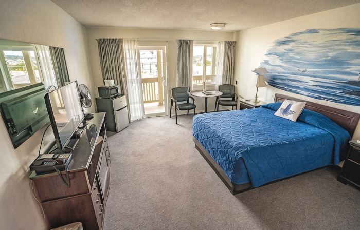 Lighthouse Cove Inn