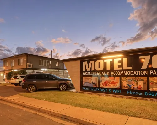 Motel 707 فنادق في إيمرلاند