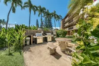 Newly Renovated Condo - Next to the beach!