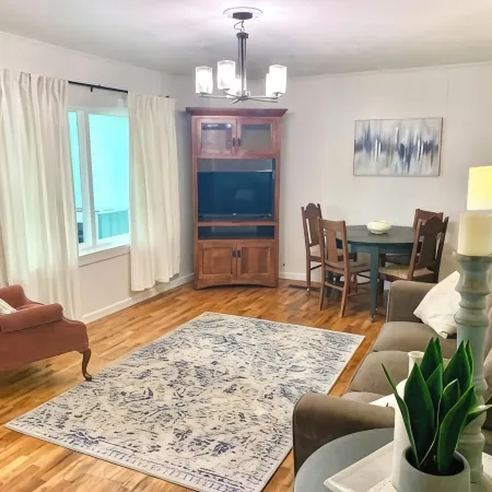 Bison Hall 4, No Cleaning Fee, Near Court Square