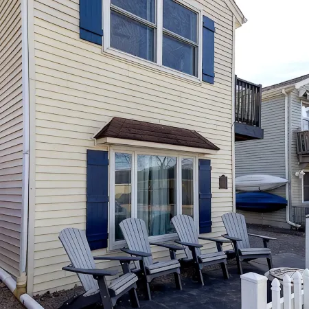Peace and Quiet at the South Shore! with Lake Access and Dock for Boat. Hotels in Conesus
