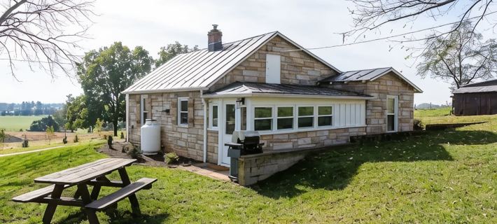 Luxury Farm Cottage, Hot Tub, Sauna,Massage,Shenandoah Views, Pet Friendly Hotels in Augusta County