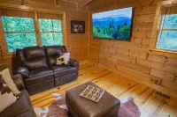 Cozy Cabin Minutes to Helen and best hiking trails in the area! Pet Friendly! - Alppimaja